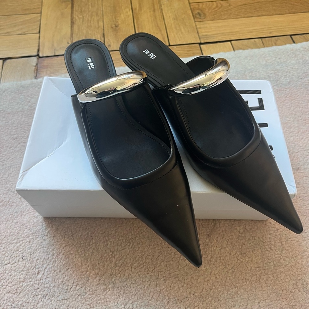 JW PEI Helena Pierced Mules